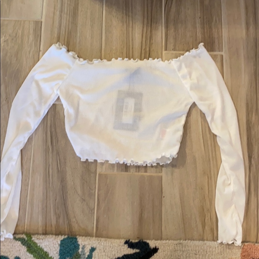 White, long sleeve crop top
